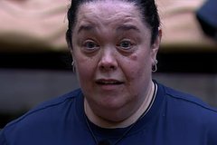 Участница шоу обмочилась во время испытания с насекомыми и рассмешила зрителей