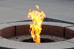 В российском городе подростки пожарили маршмеллоу на Вечном огне