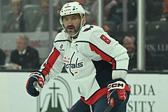 Овечкин вступил в потасовку с американцем во время матча НХЛ