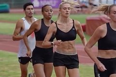 «Самая сексуальная спортсменка мира» показала фото в коротких шортах при беге